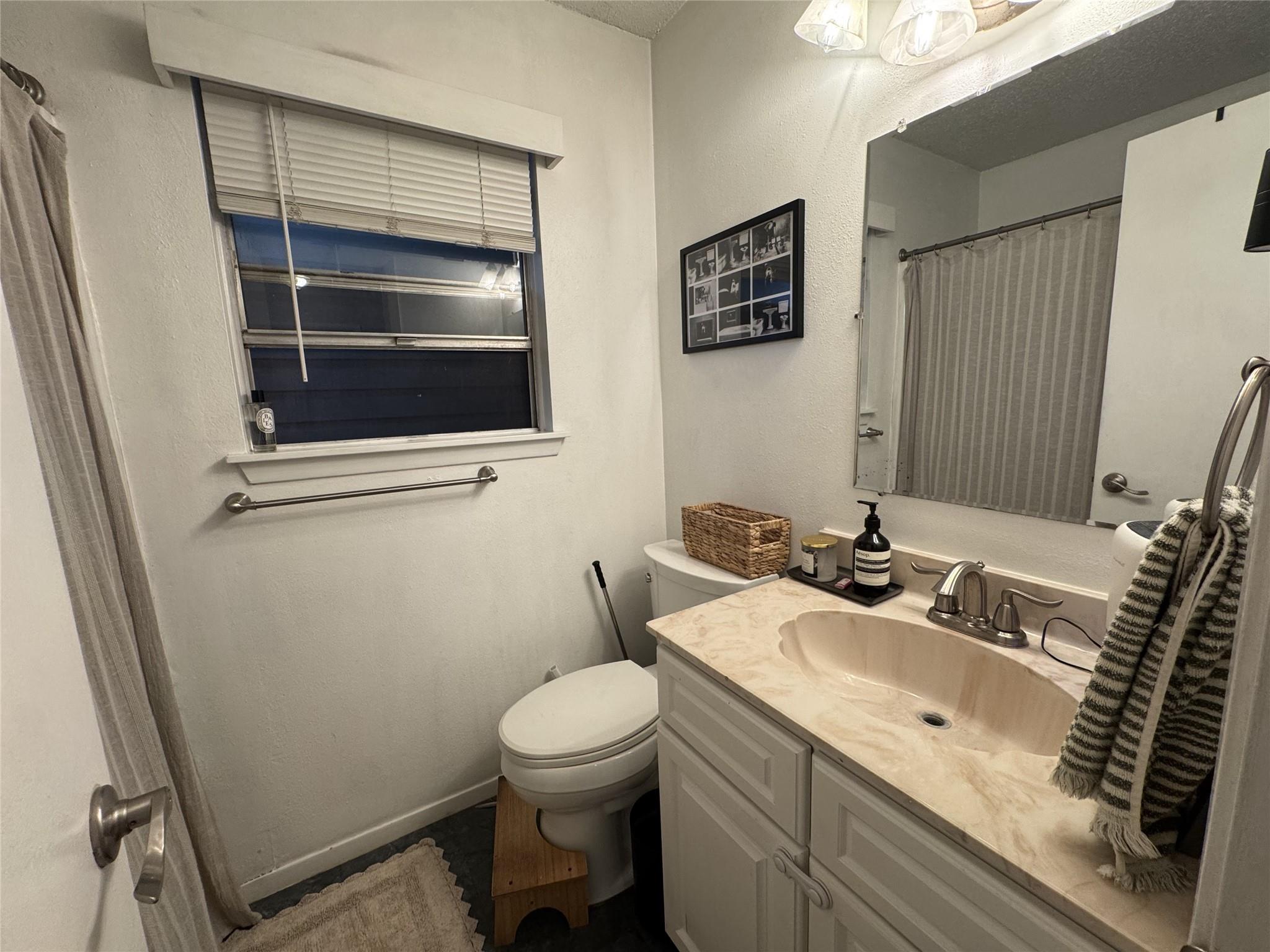207 Chippendale Ave Property Photo 7