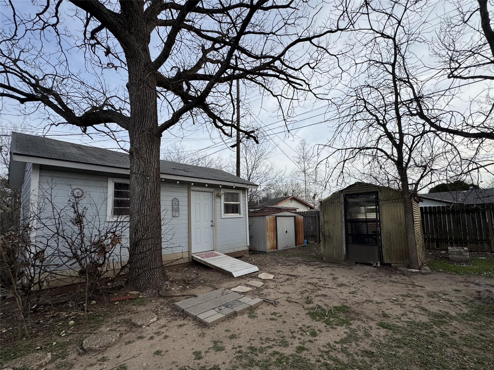 207 Chippendale Ave Property Photo 10