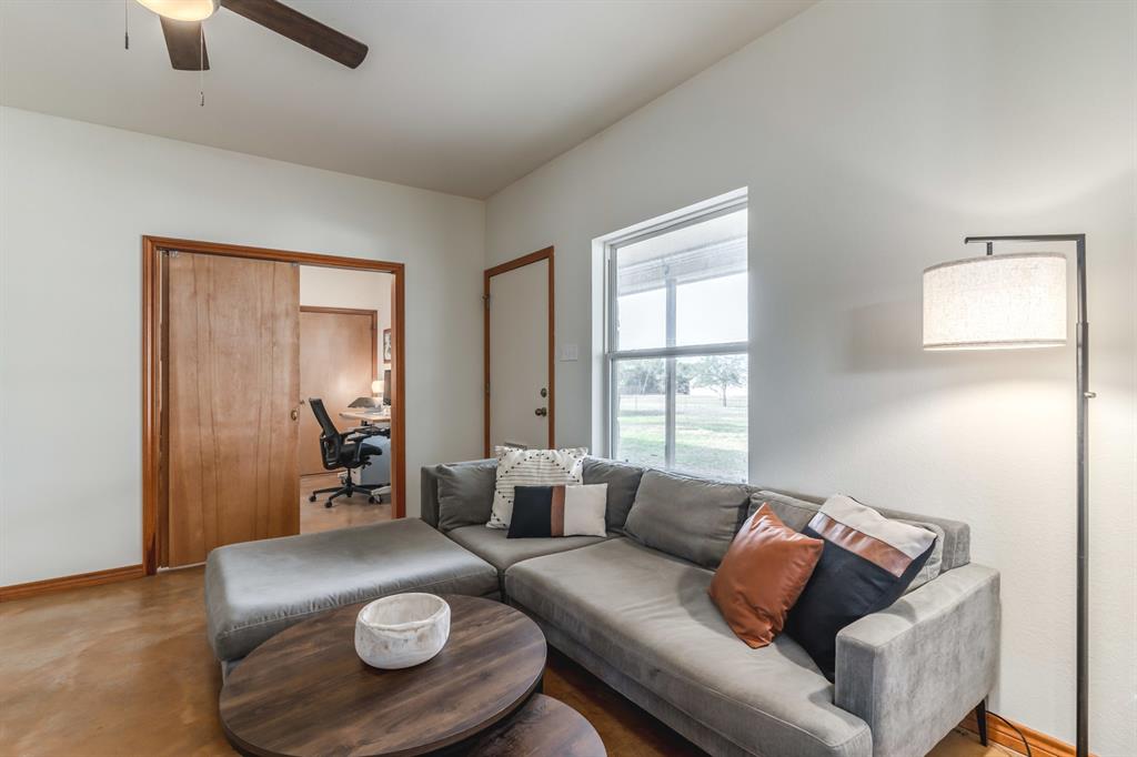 2551 Spring Valley Dr Property Photo 4