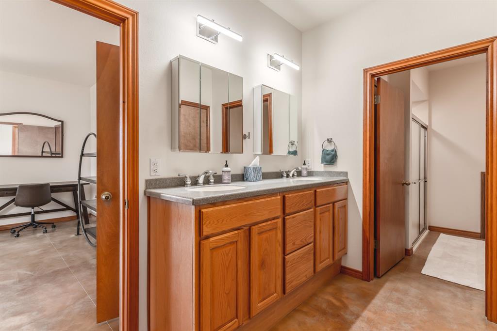 2551 Spring Valley Dr Property Photo 13