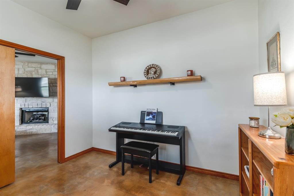 2551 Spring Valley Dr Property Photo 17