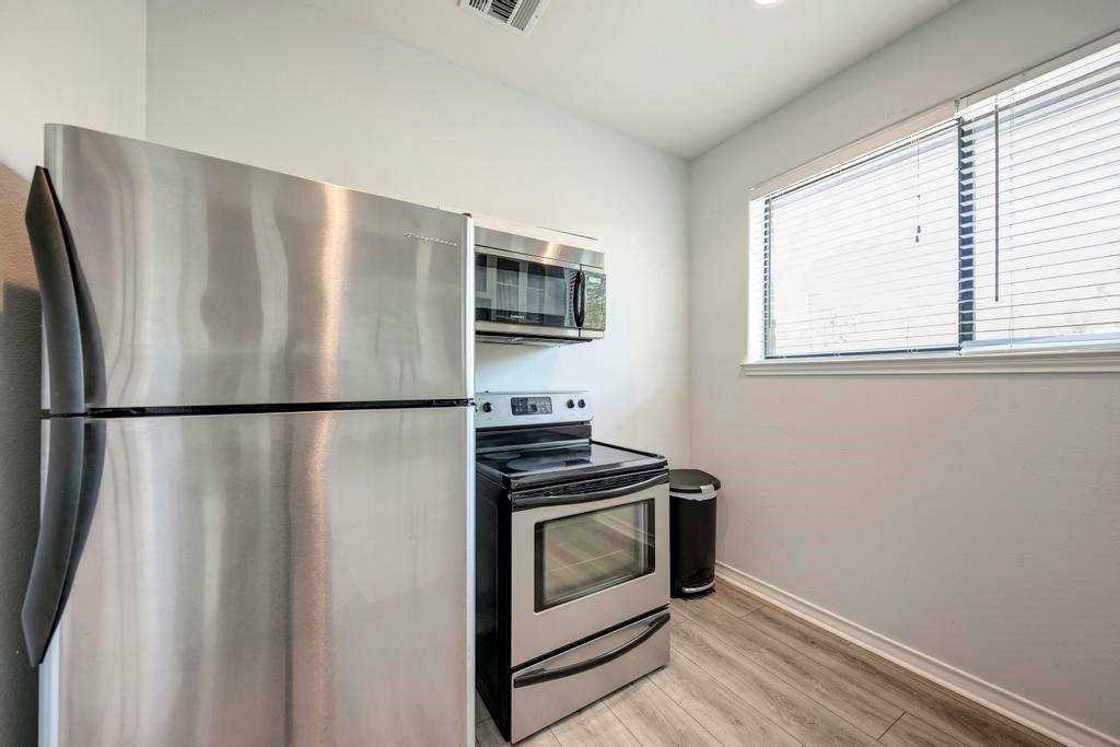16201 Dodd St Property Photo 6