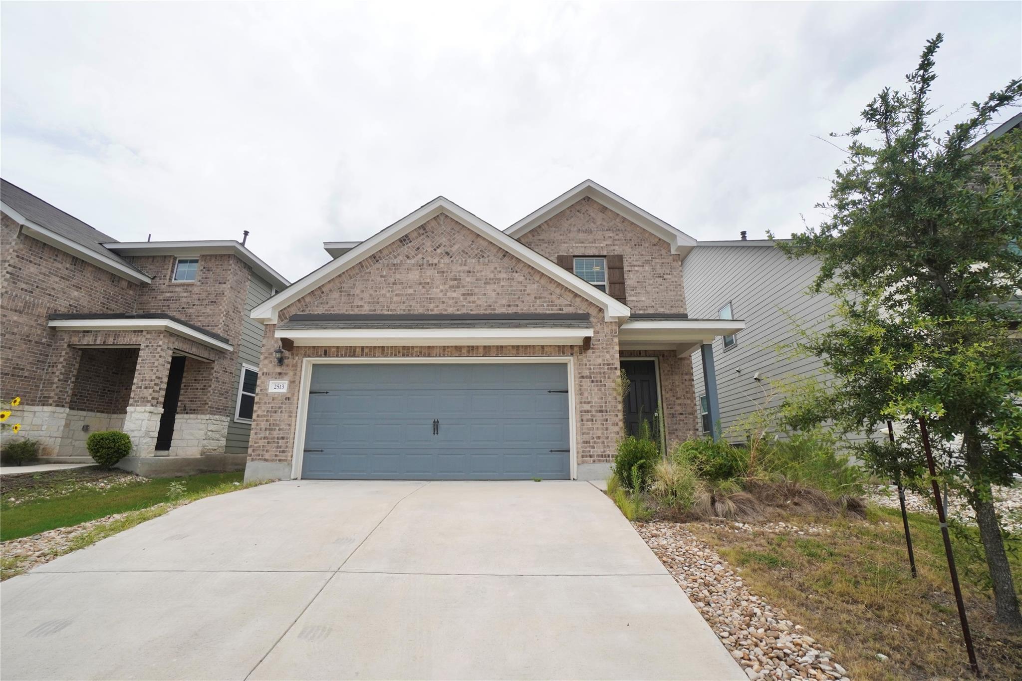 2513 Danbury Ln Property Photo 1