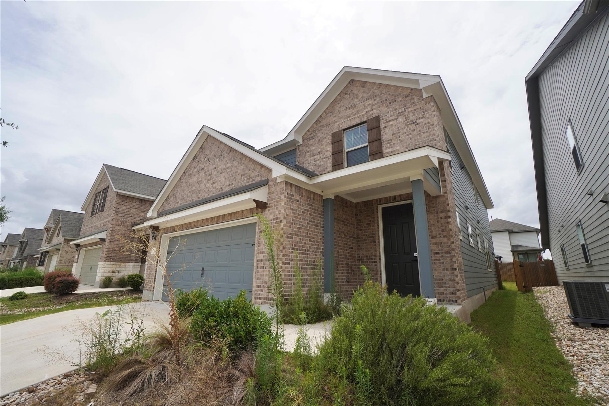 2513 Danbury Ln Property Photo 3