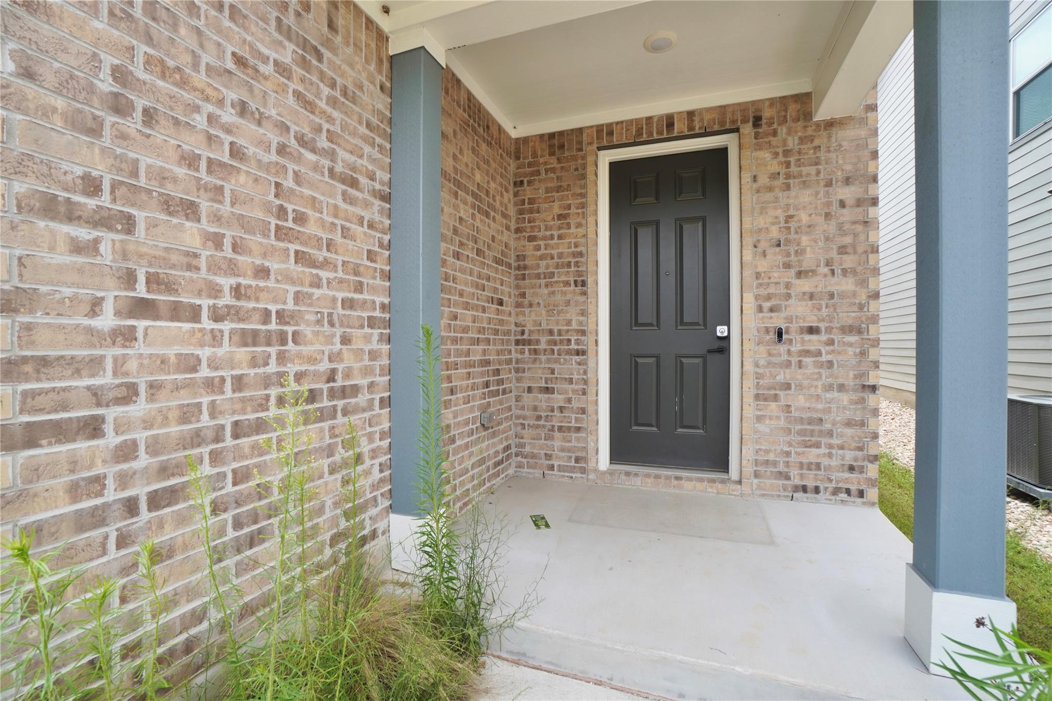 2513 Danbury Ln Property Photo 4