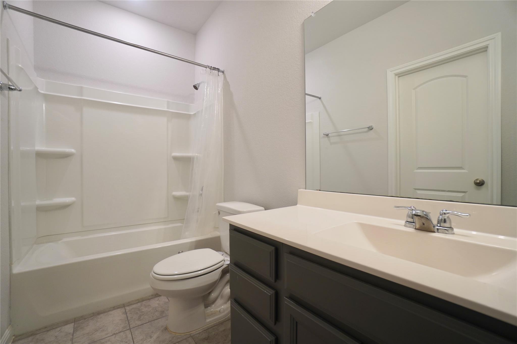 2513 Danbury Ln Property Photo 18