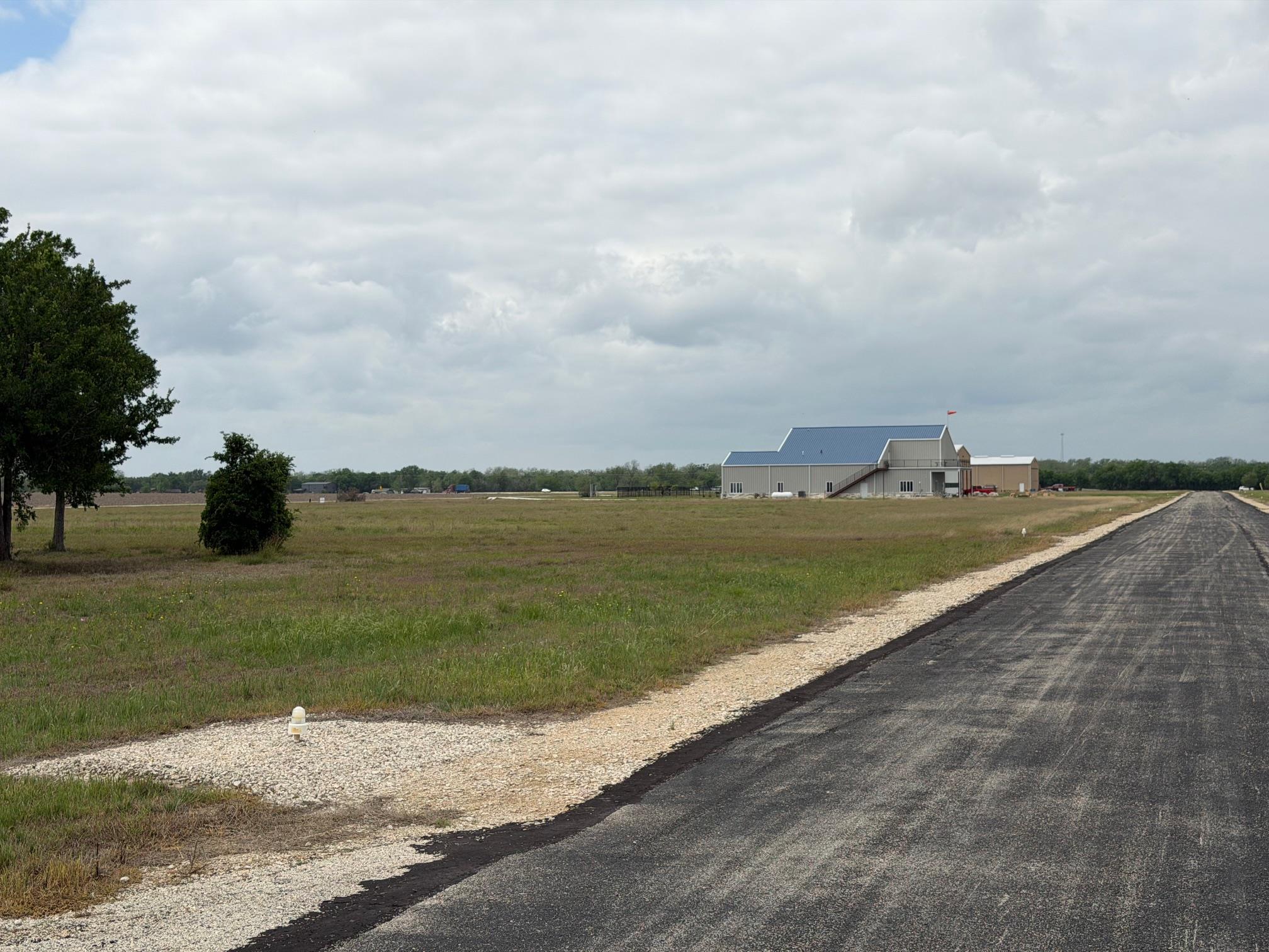 320 Airfield Rd Property Photo 6