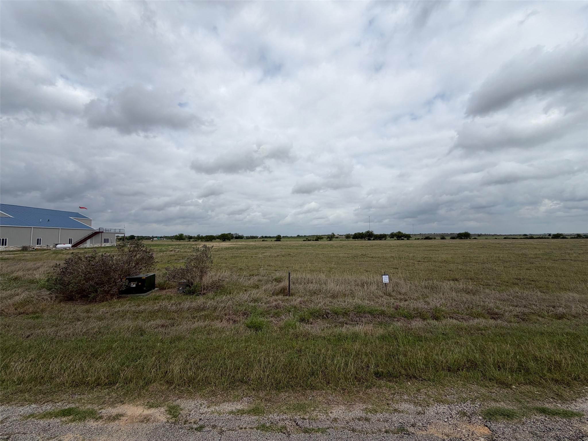 320 Airfield Rd Property Photo 8