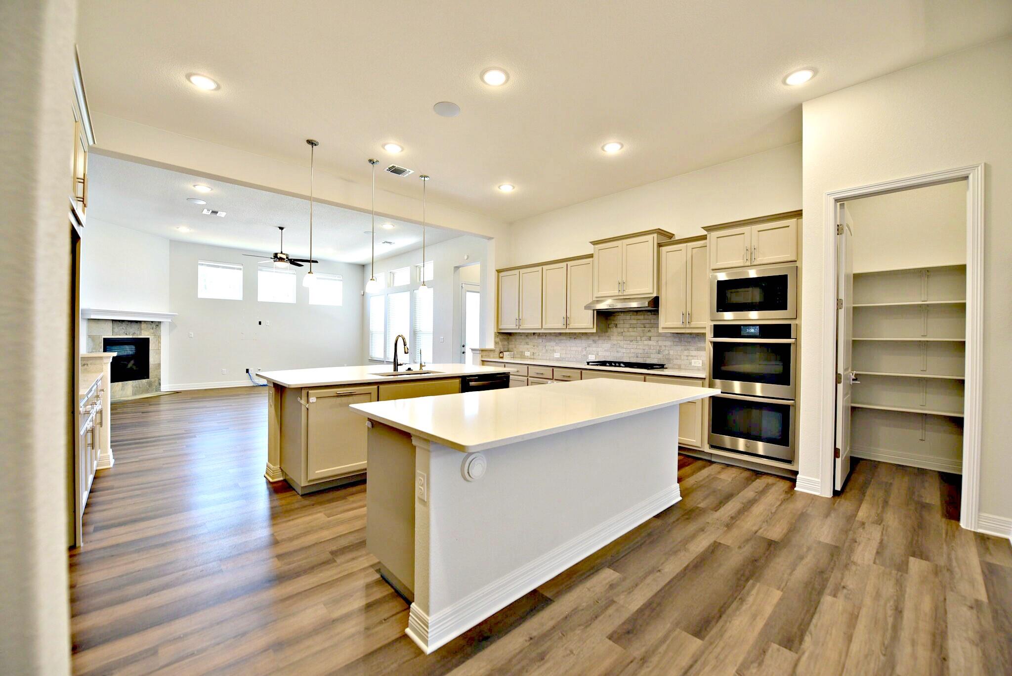 2220 Airport Dr Property Photo 10