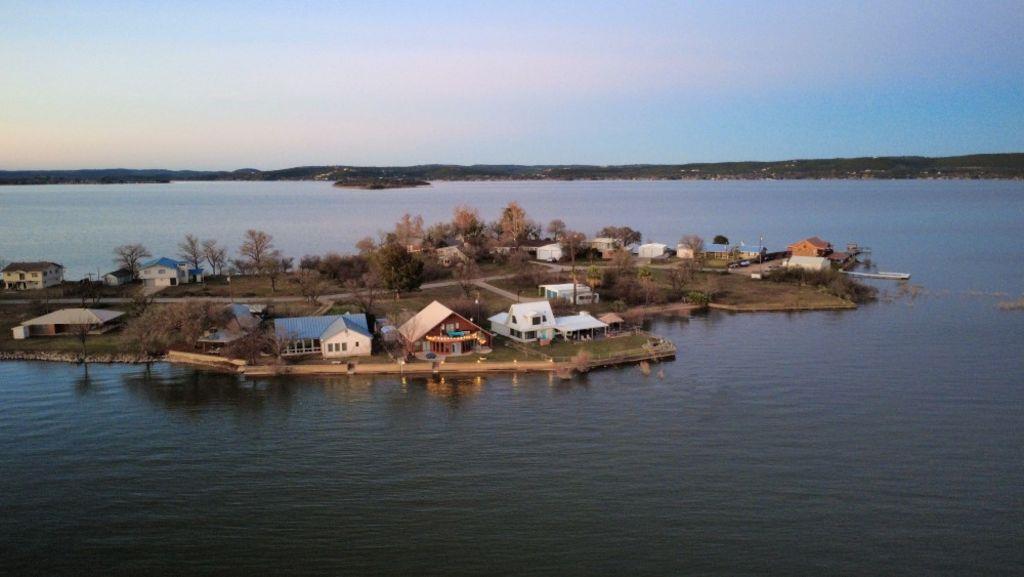 746 E Island Dr Property Photo 2
