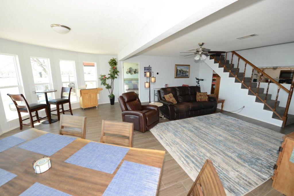 746 E Island Dr Property Photo 7