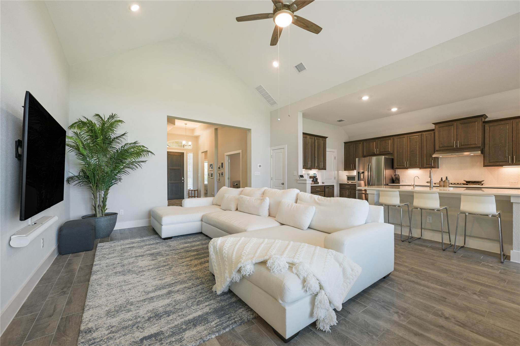 238 Wild Pecan Loop Property Photo 6
