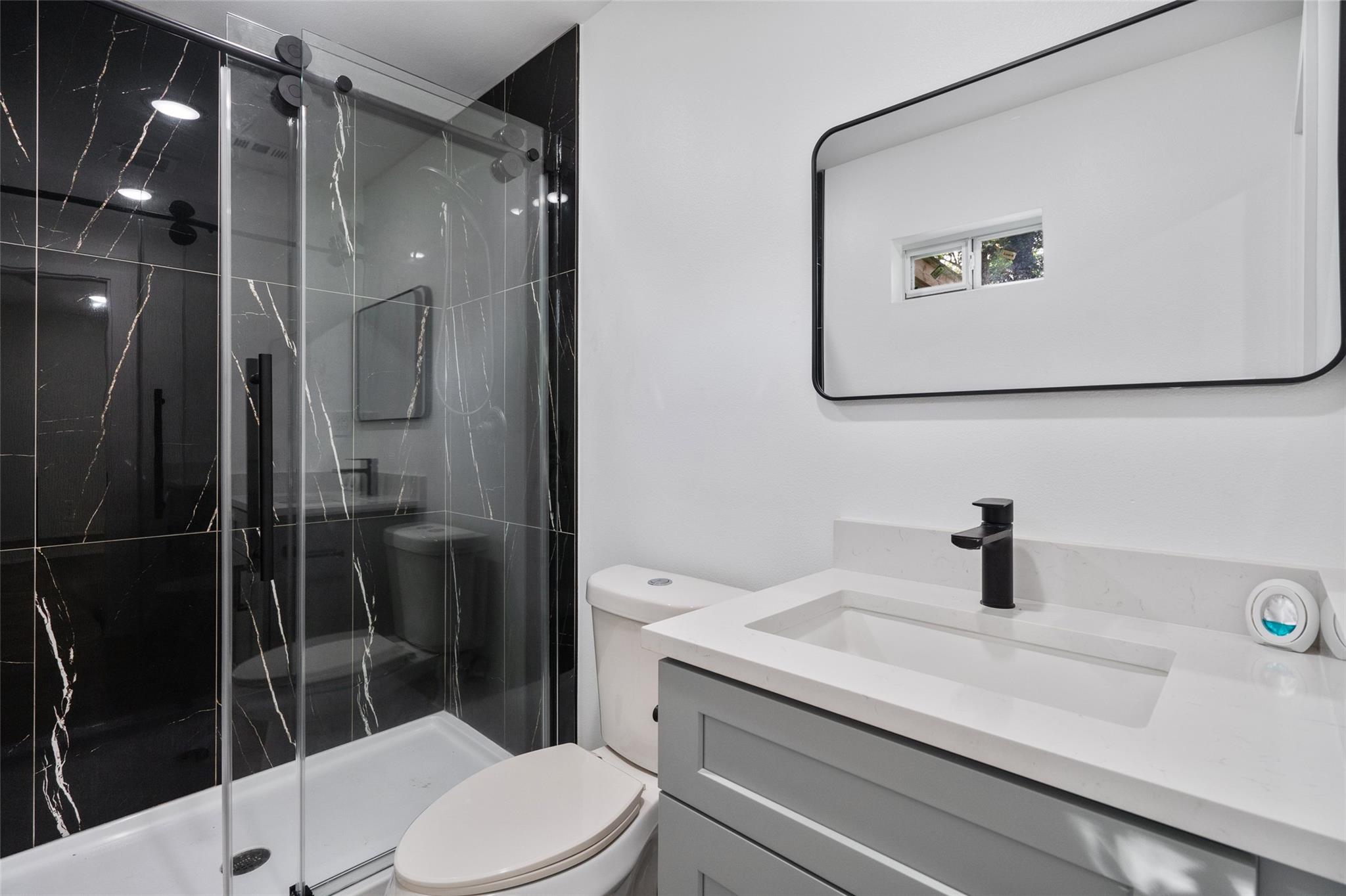 313 Charles St Property Photo 11
