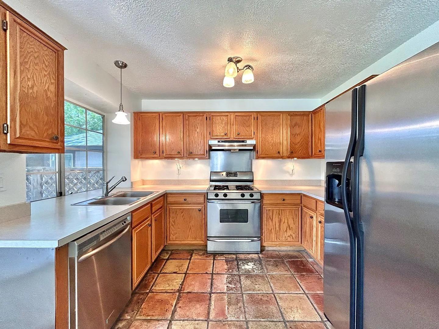 806 Minturn Ln Property Photo 8