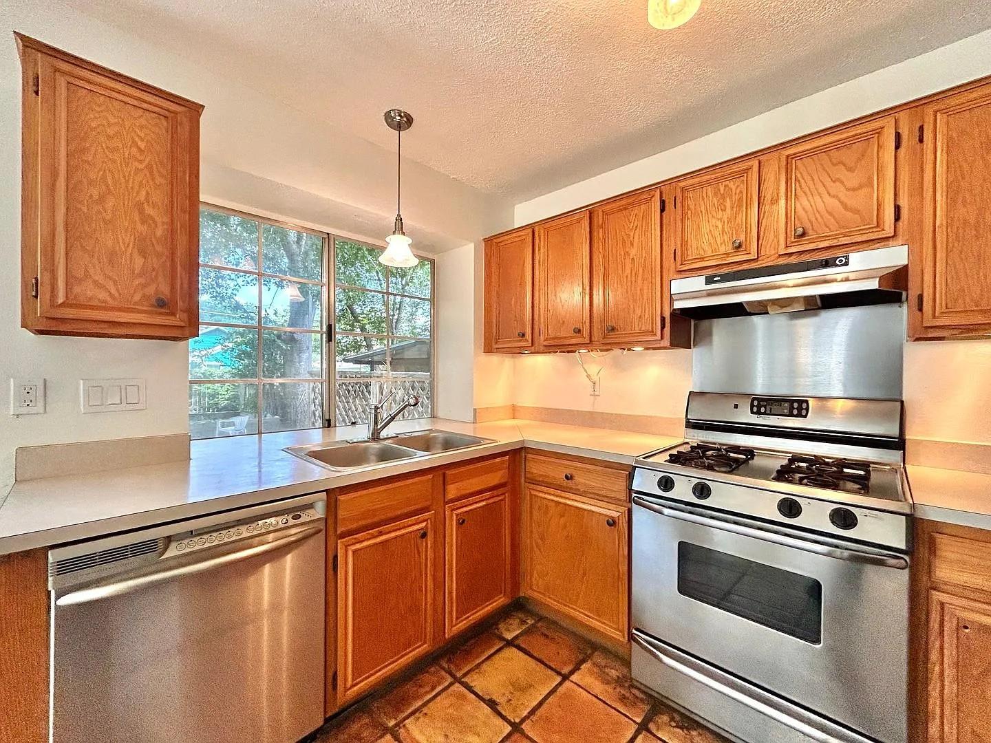 806 Minturn Ln Property Photo 10