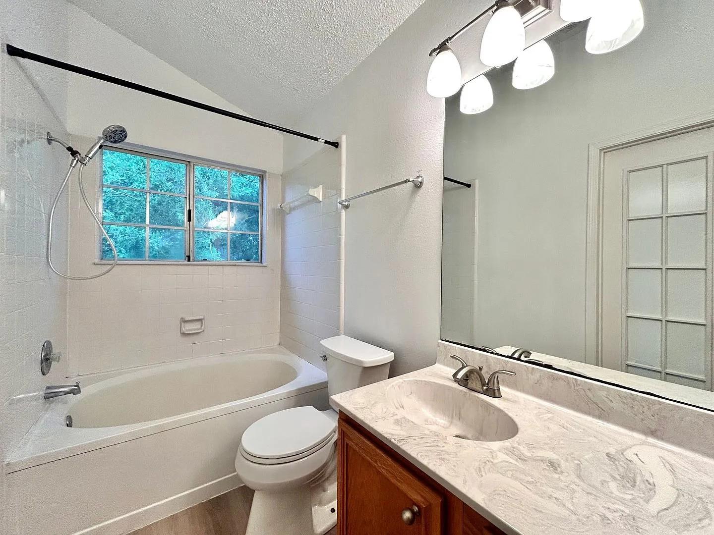 806 Minturn Ln Property Photo 14