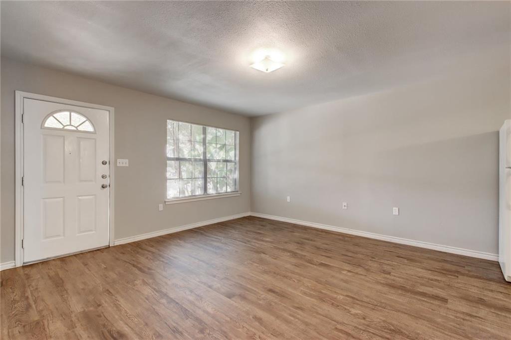 200 Hall Dr #b Property Photo 2