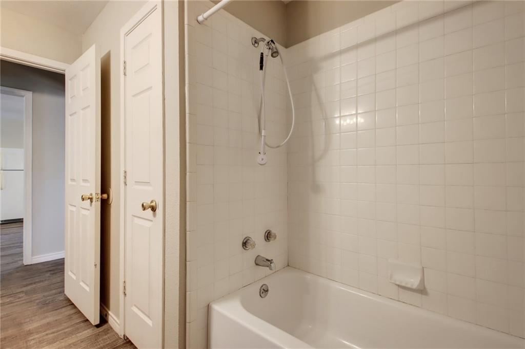 200 Hall Dr #b Property Photo 6