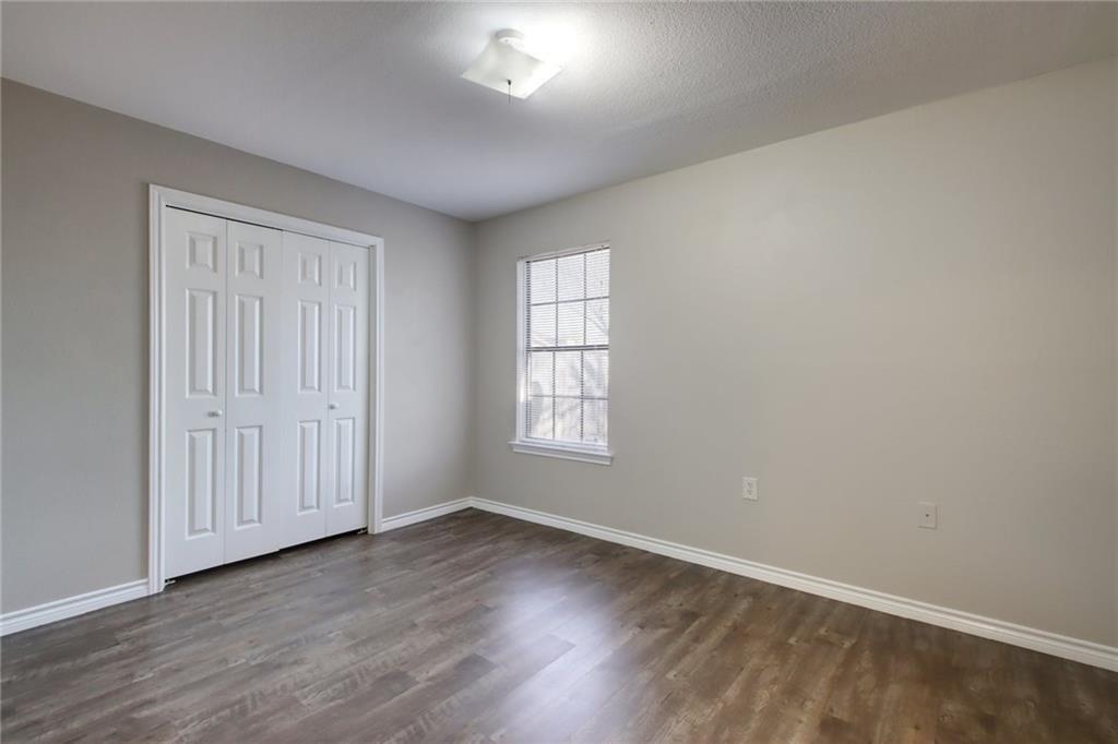 200 Hall Dr #b Property Photo 8