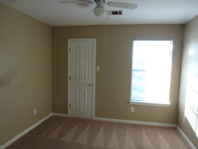 2867 Southampton Way #b Property Photo 8