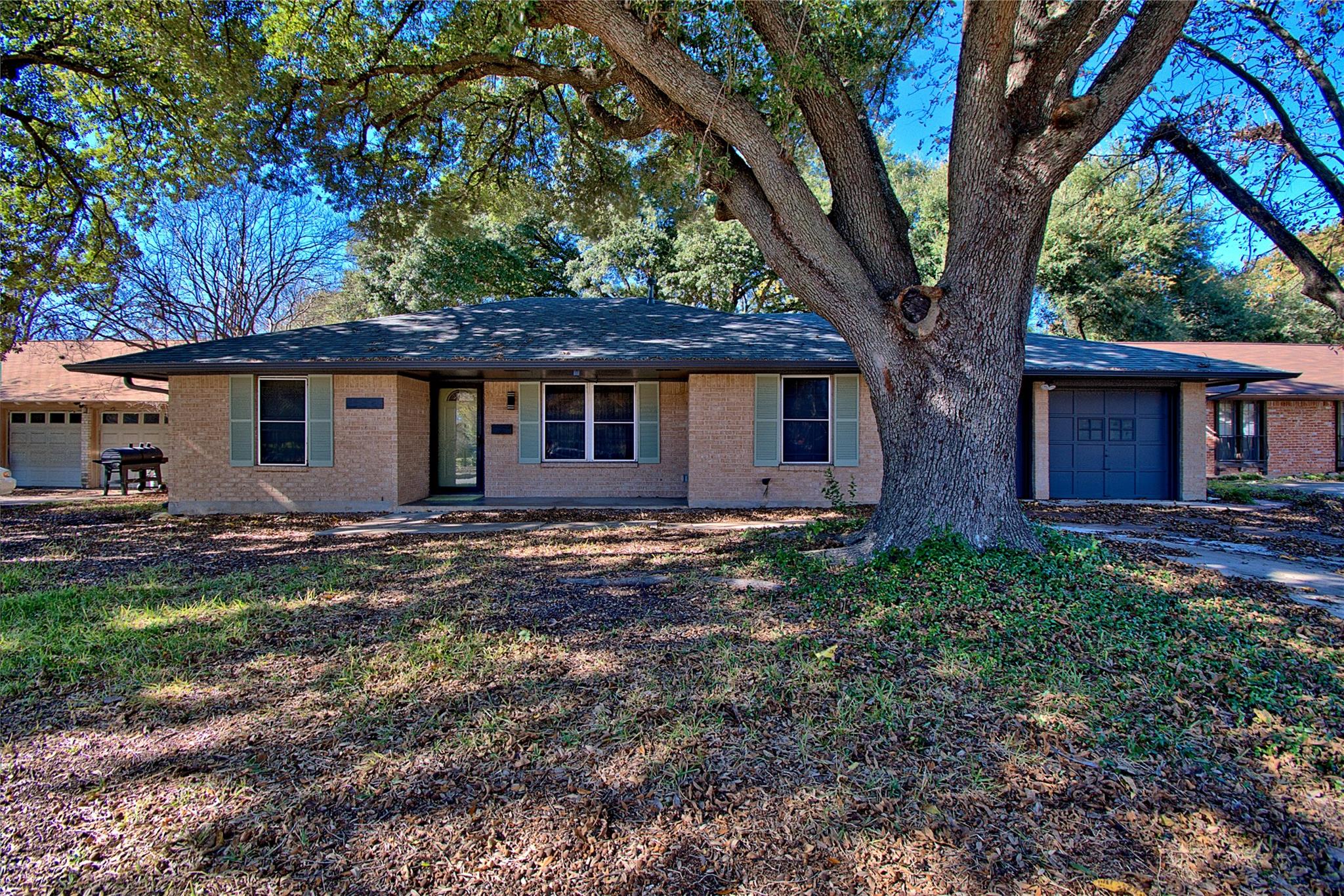 9202 Quail Meadow Dr Property Photo 2
