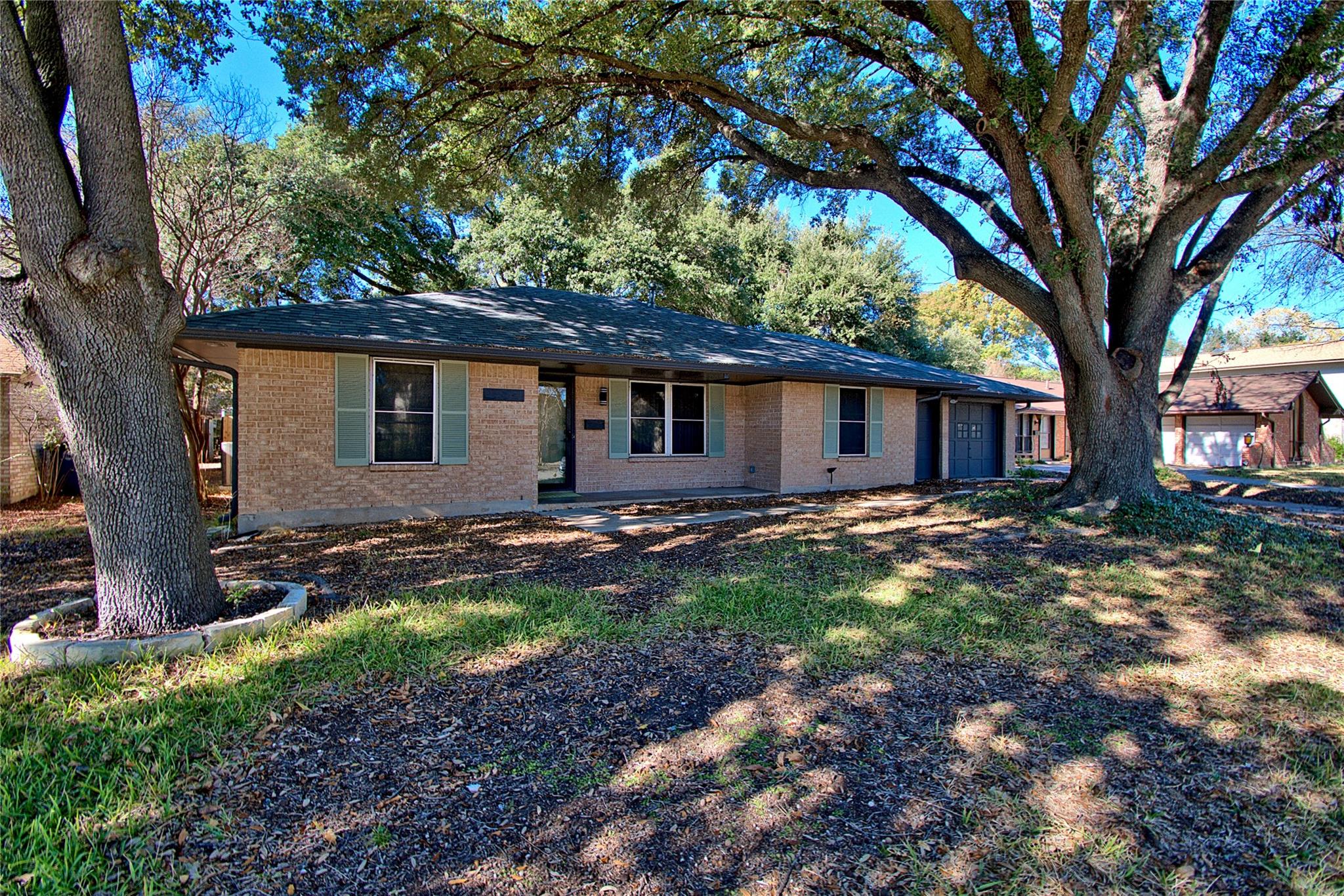 9202 Quail Meadow Dr Property Photo 3