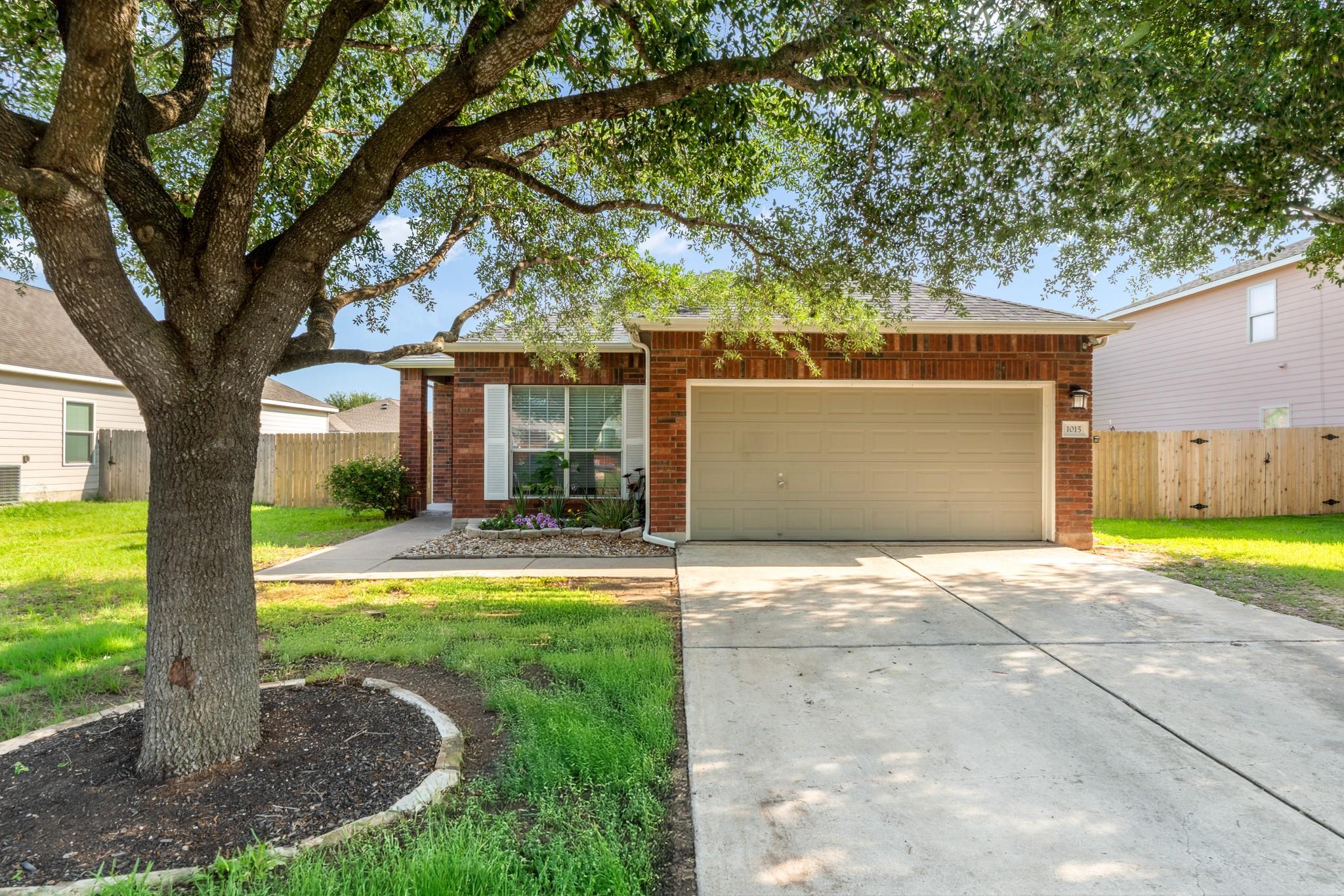 1015 Hondo Ln Property Photo 2