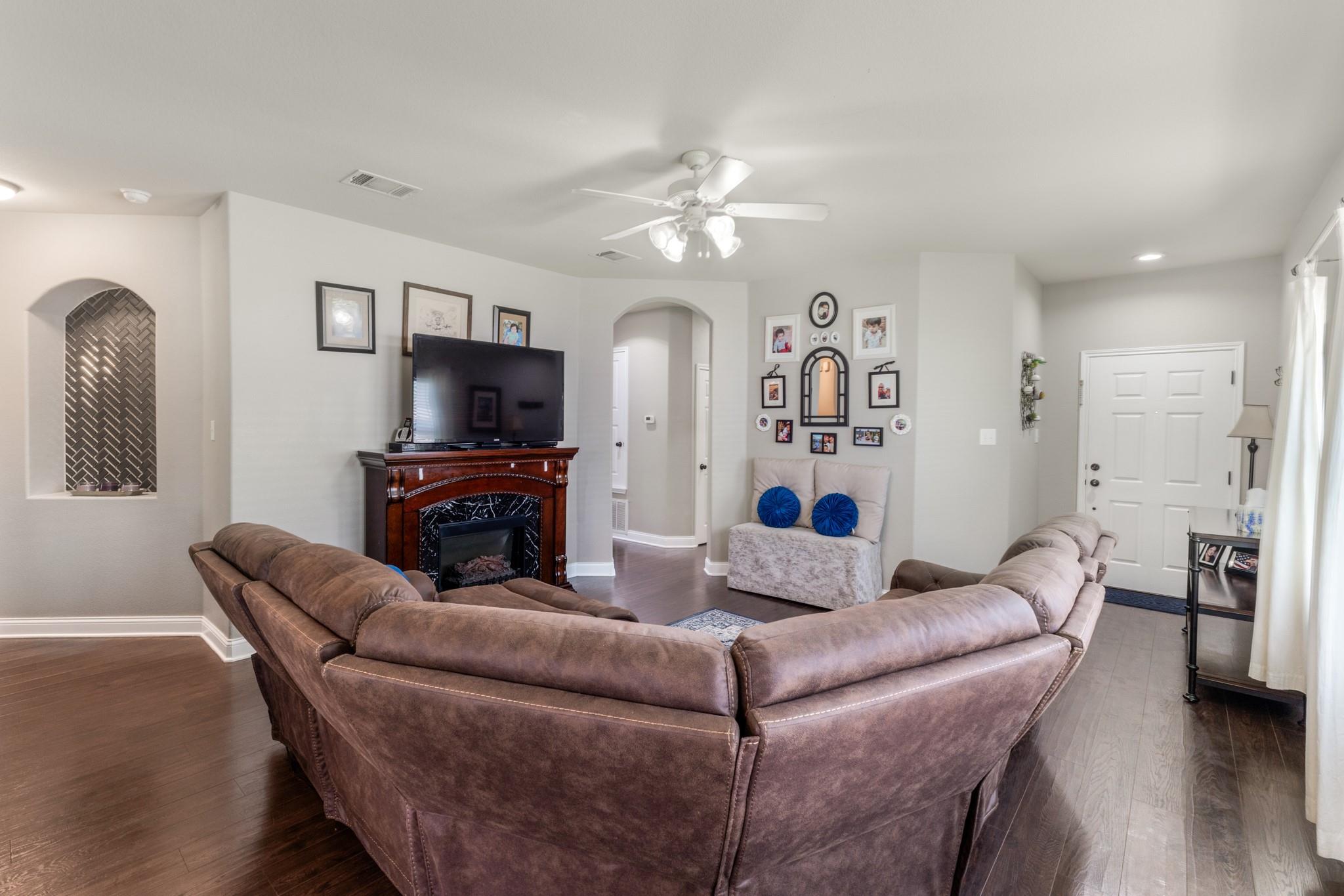 1015 Hondo Ln Property Photo 4
