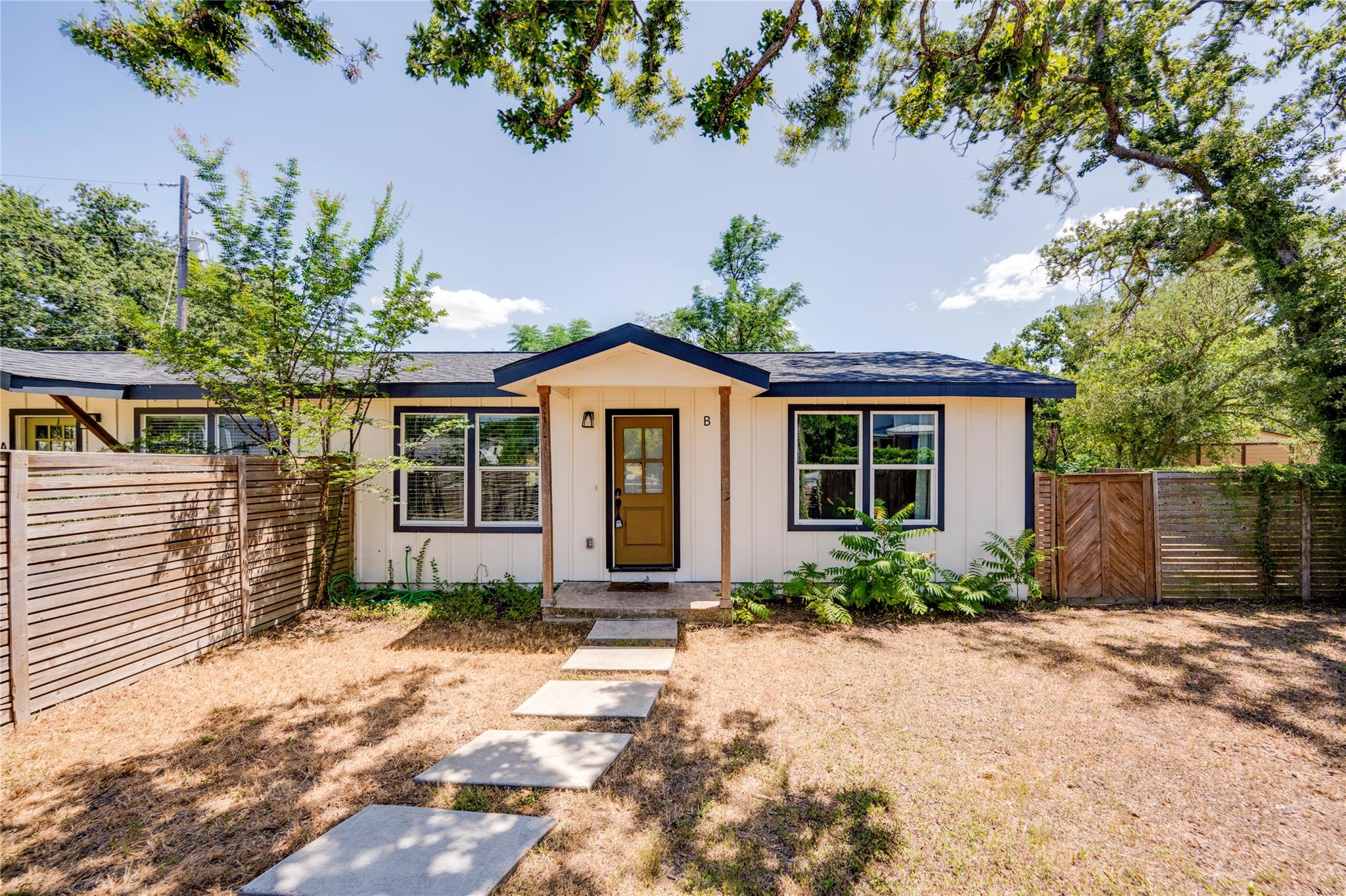 1400 Marcus Pl #b Property Photo 2
