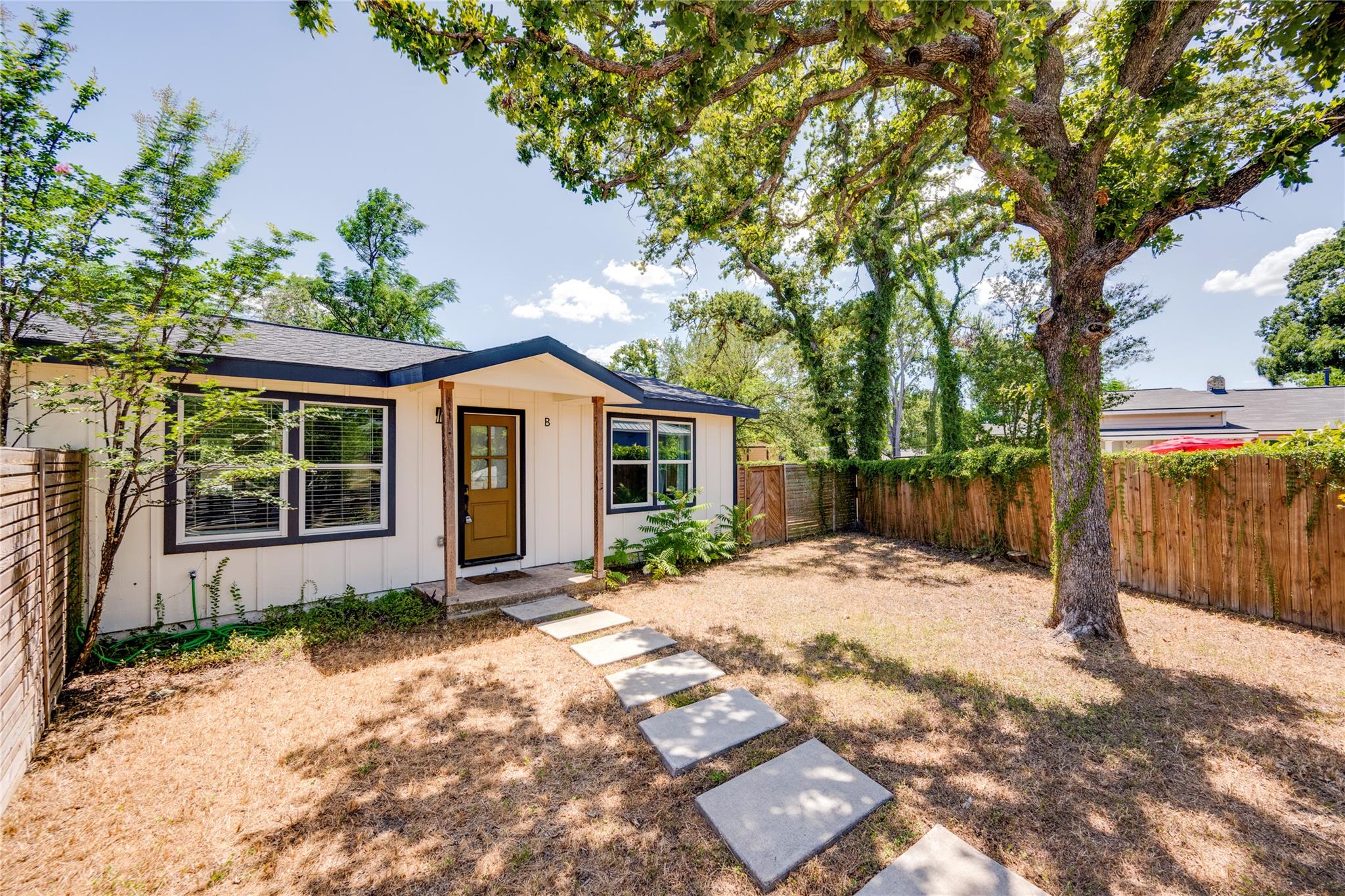 1400 Marcus Pl #b Property Photo 3