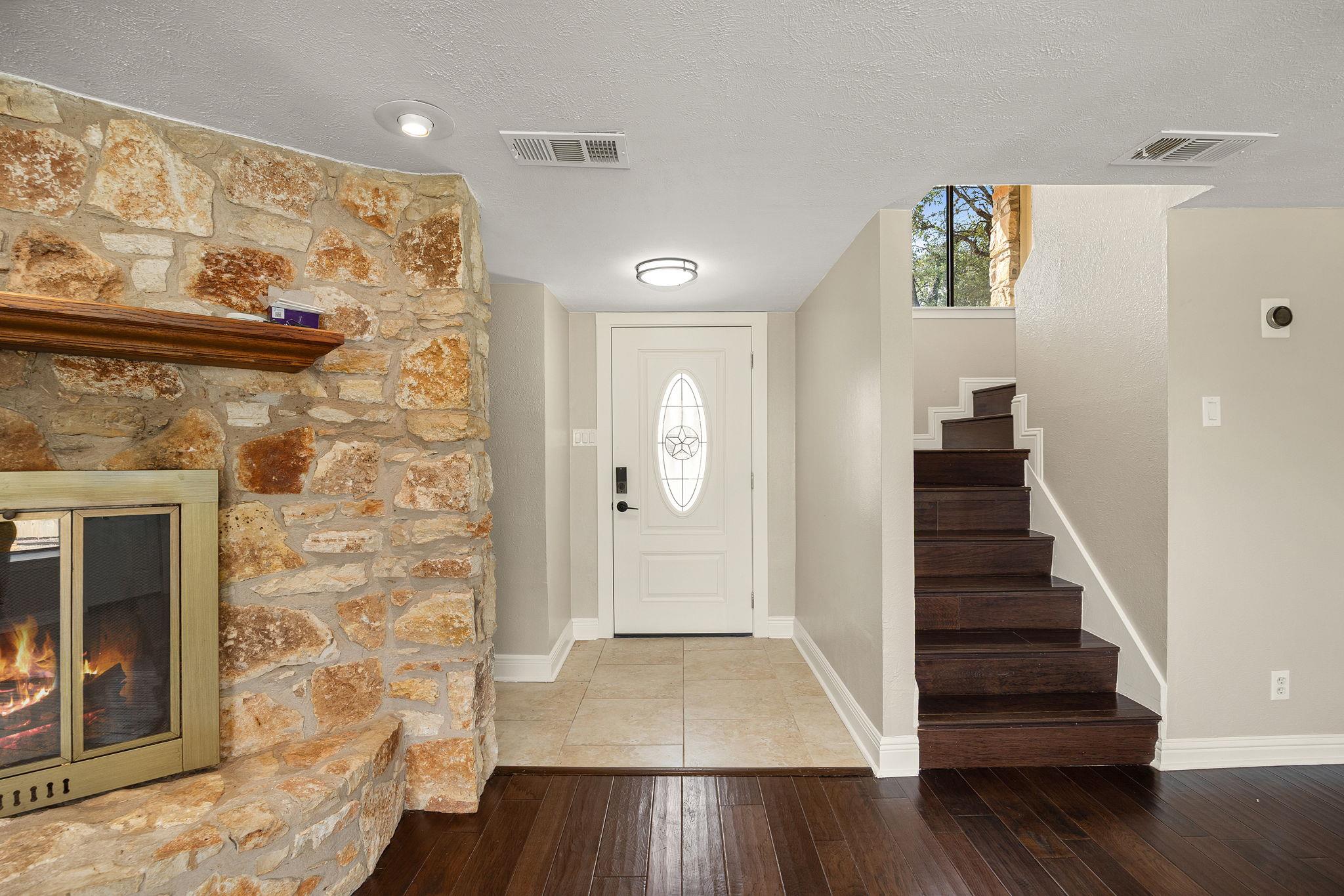 10408 Timbercrest Ln Property Photo 4