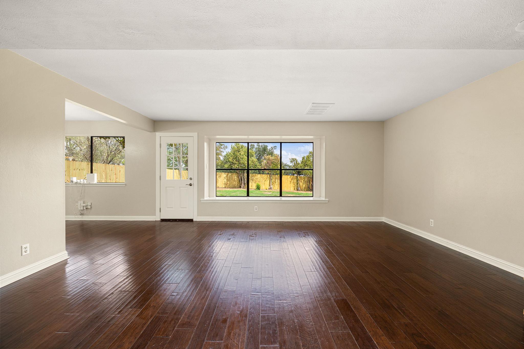 10408 Timbercrest Ln Property Photo 5