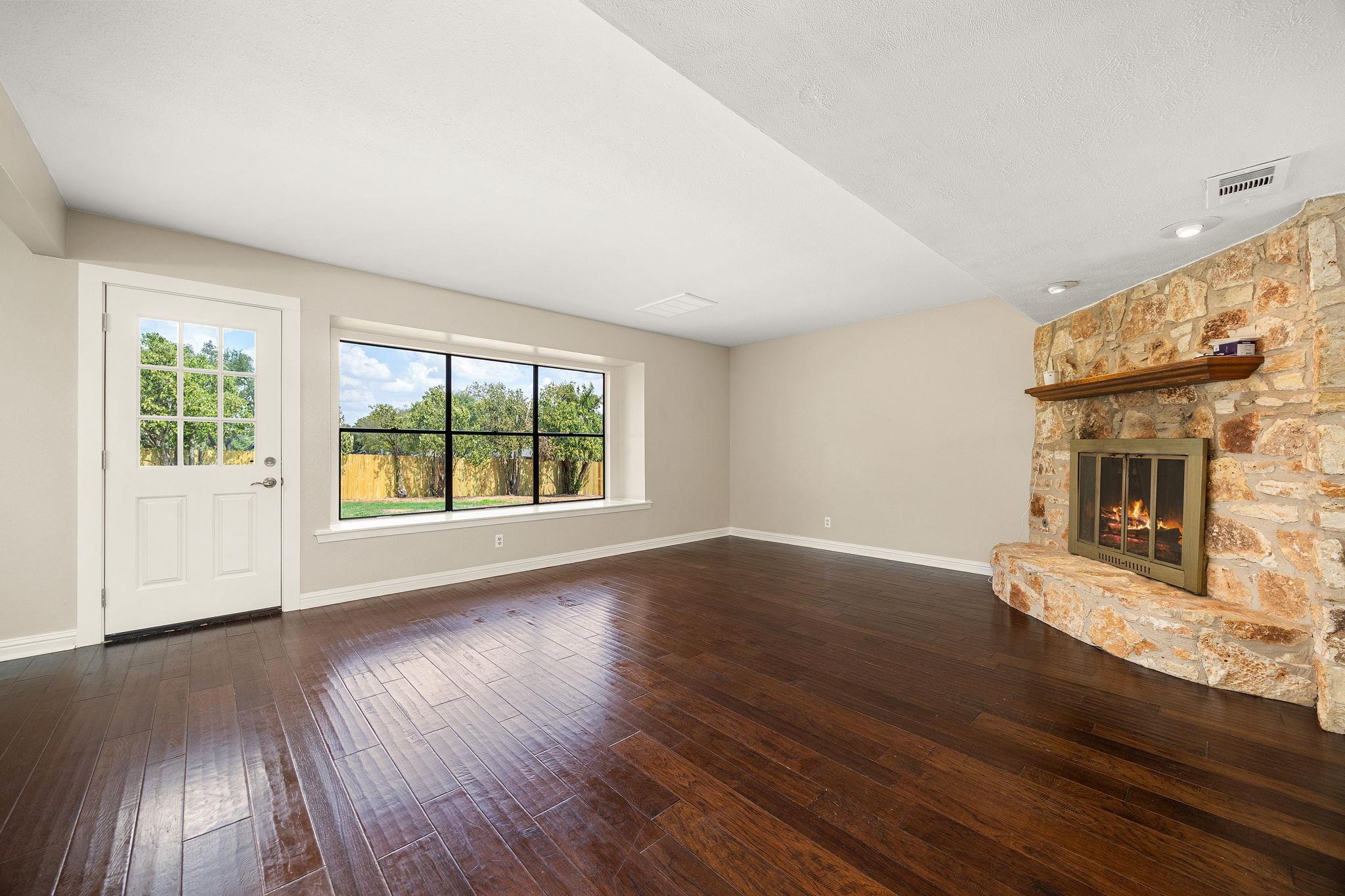 10408 Timbercrest Ln Property Photo 8