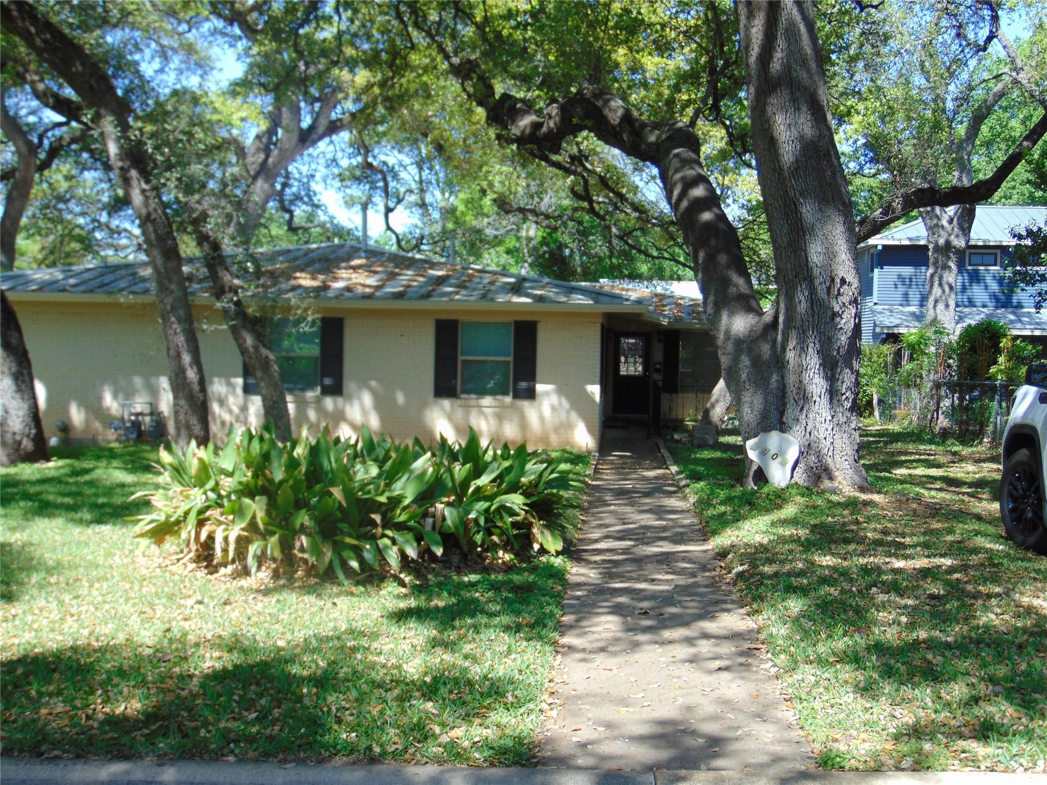 3904 Bailey Ln Property Photo 1