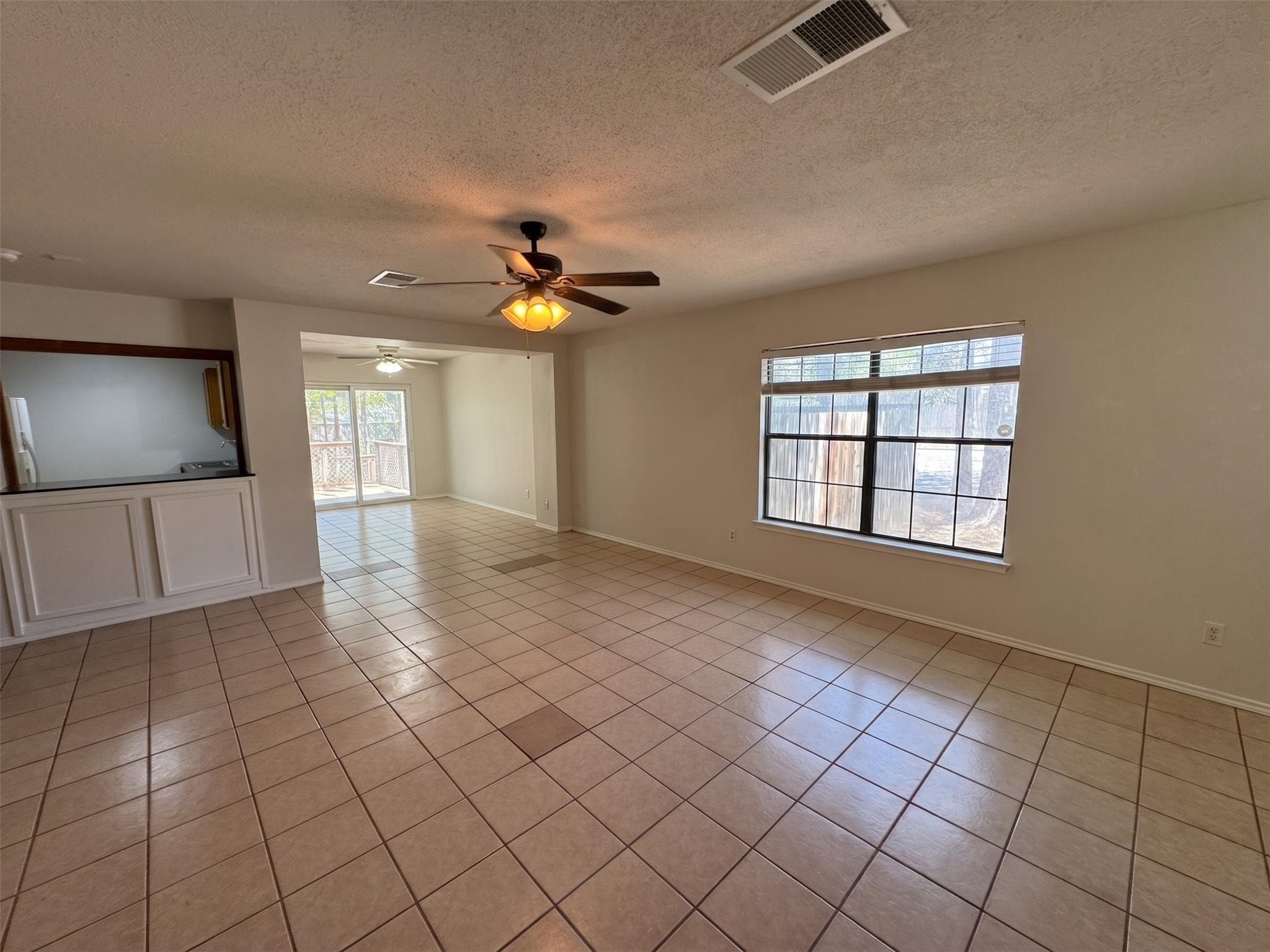 800 Oregon St Property Photo 4