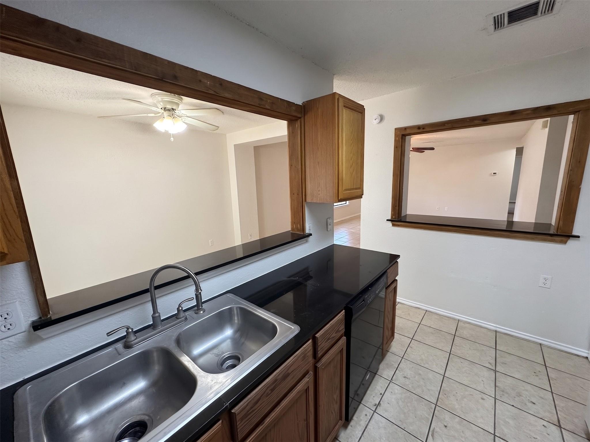 800 Oregon St Property Photo 8