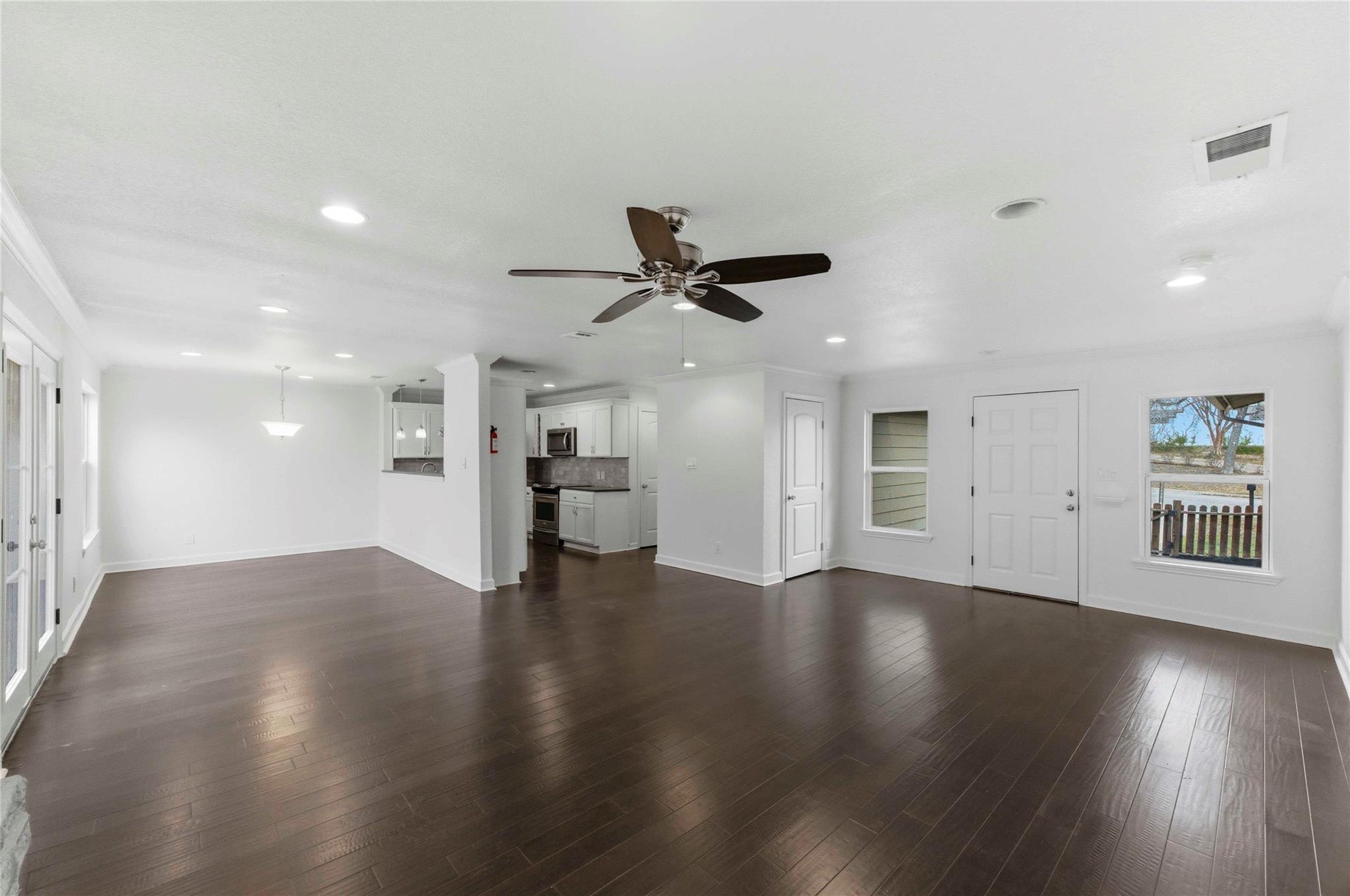 1909 Crooked Ln Property Photo 6