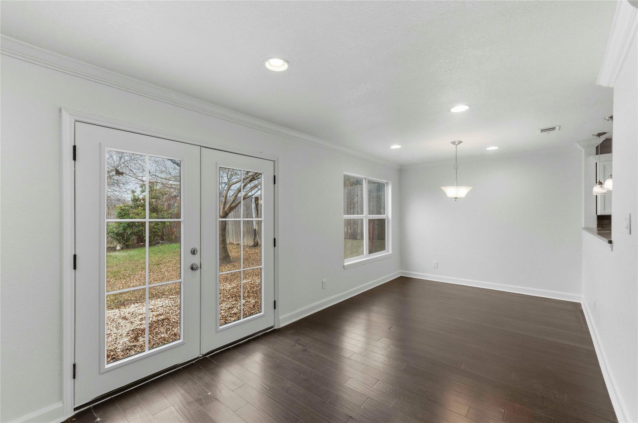 1909 Crooked Ln Property Photo 12