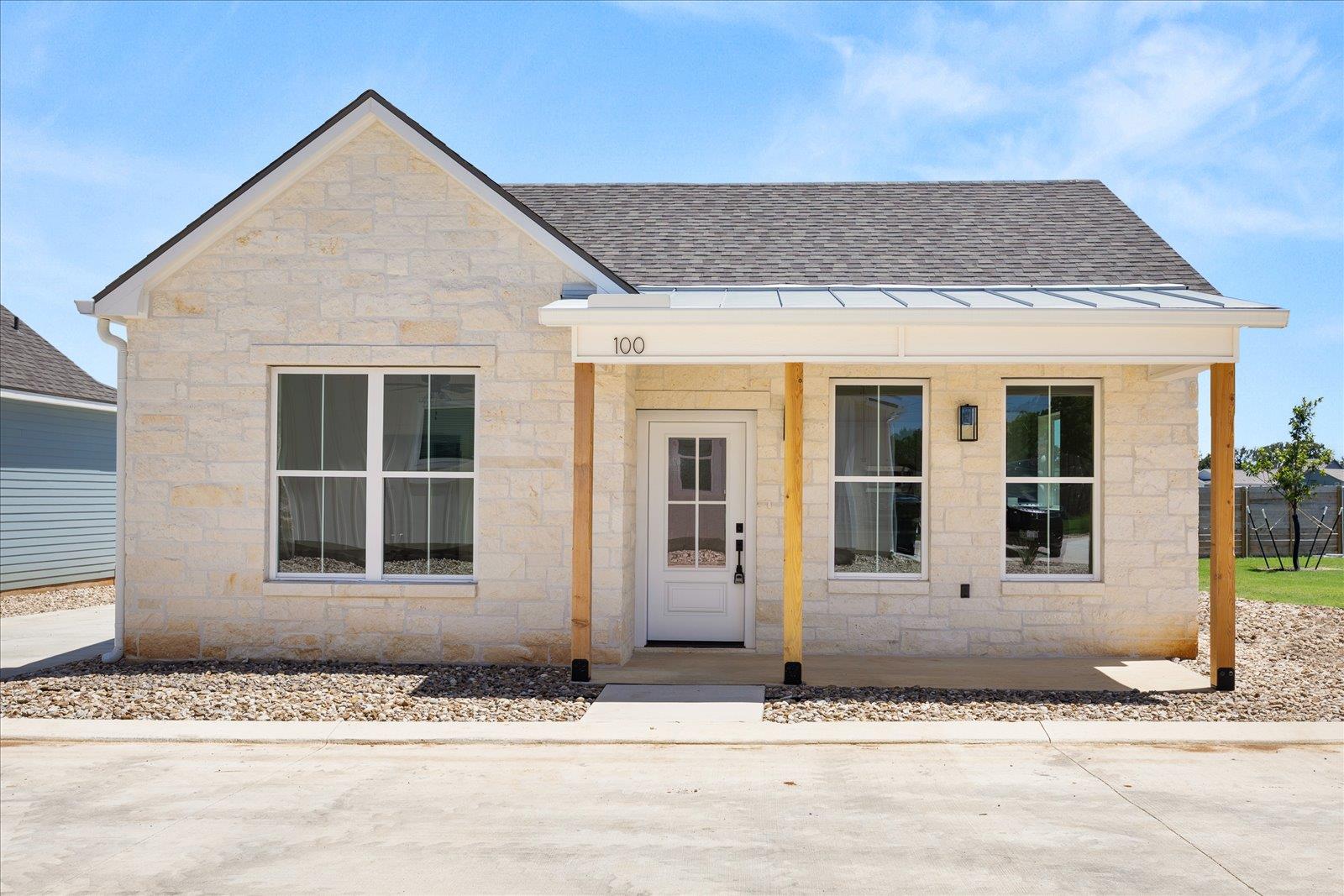802 S Creek St #100 Property Photo 1