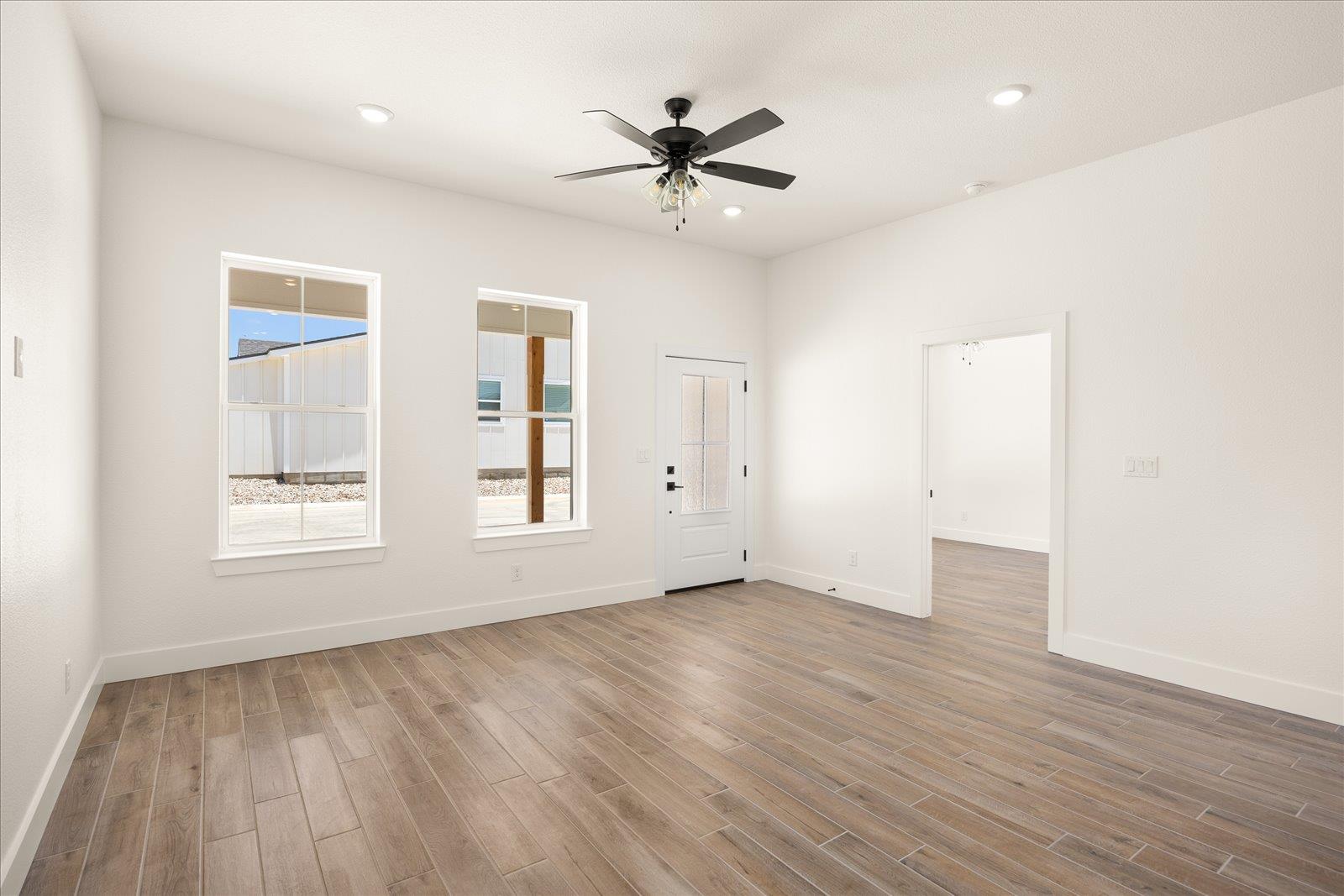 802 S Creek St #100 Property Photo 7