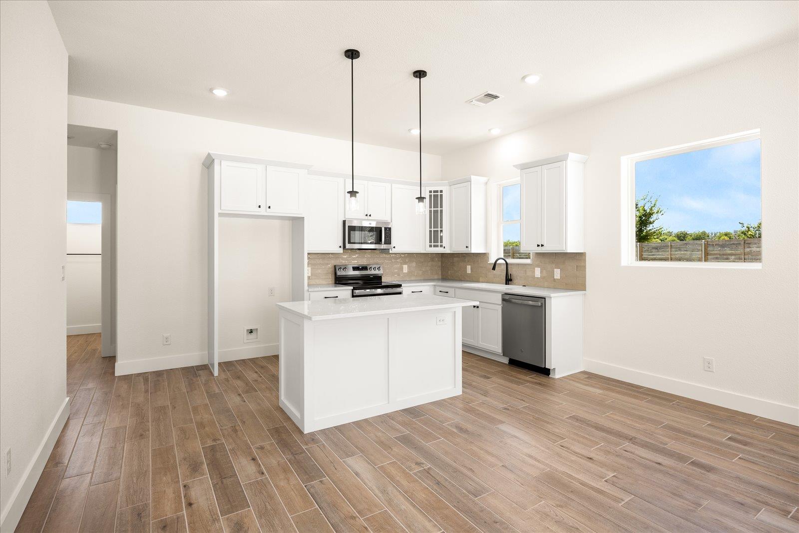 802 S Creek St #100 Property Photo 8