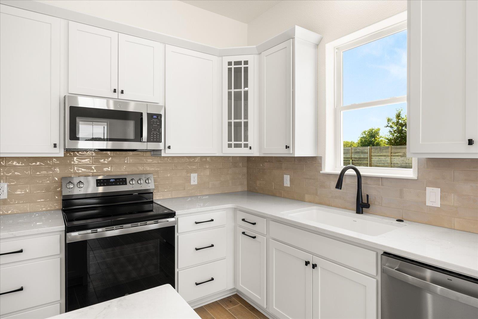 802 S Creek St #100 Property Photo 10