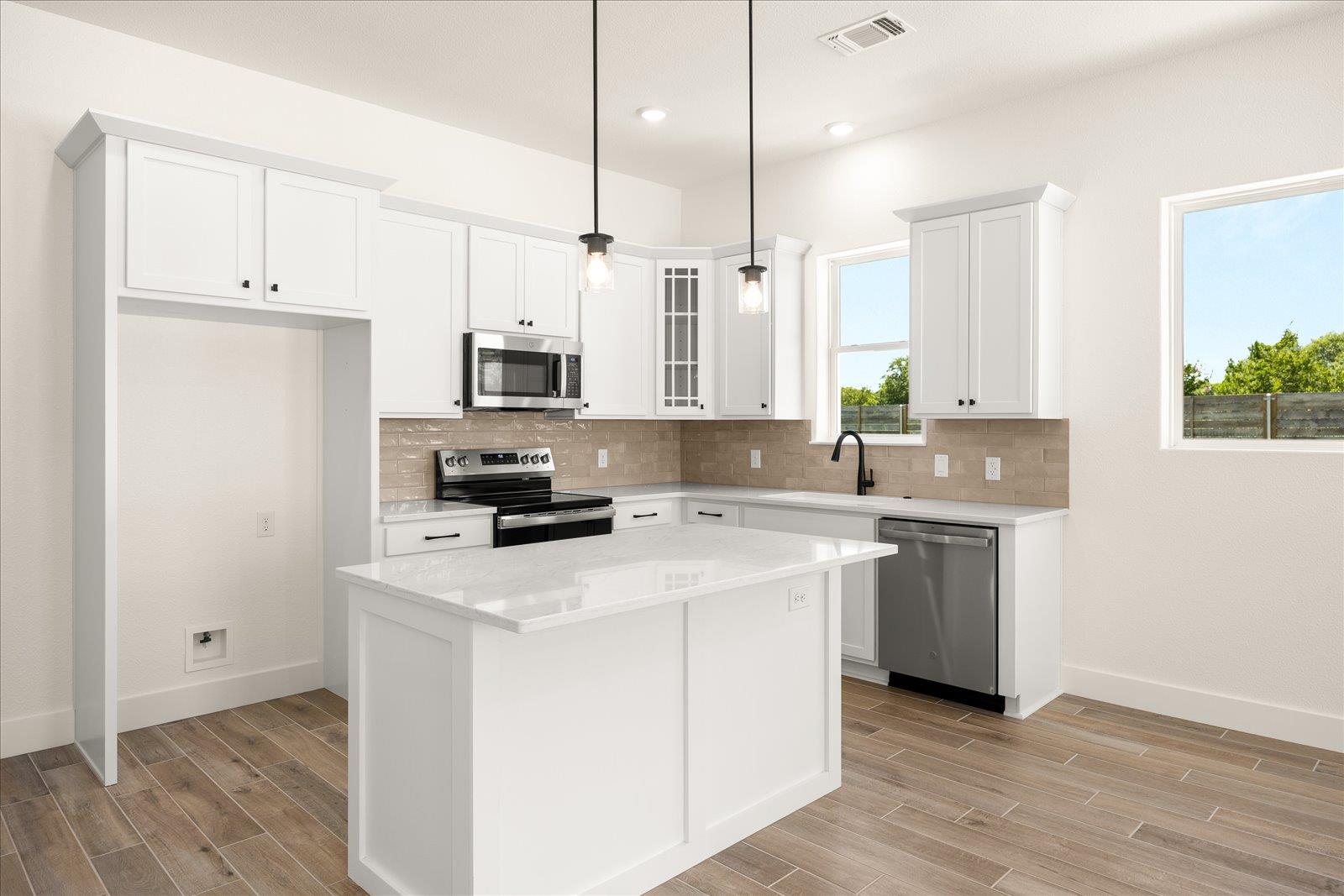 802 S Creek St #100 Property Photo 11