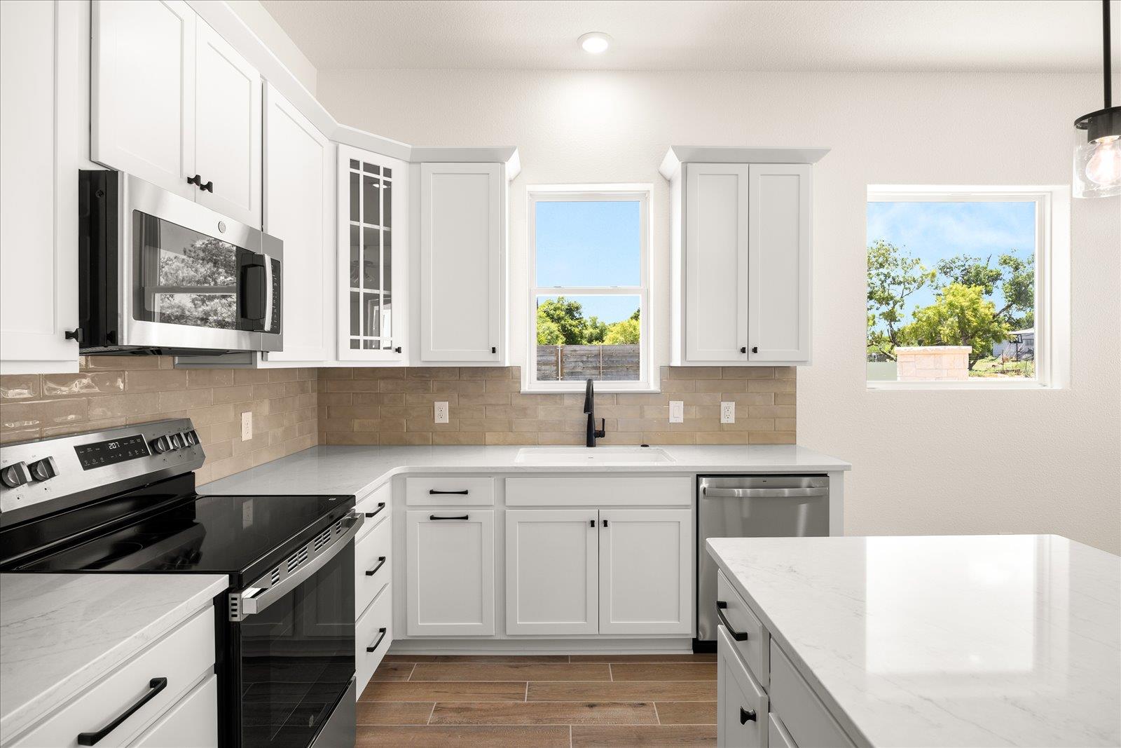 802 S Creek St #100 Property Photo 12