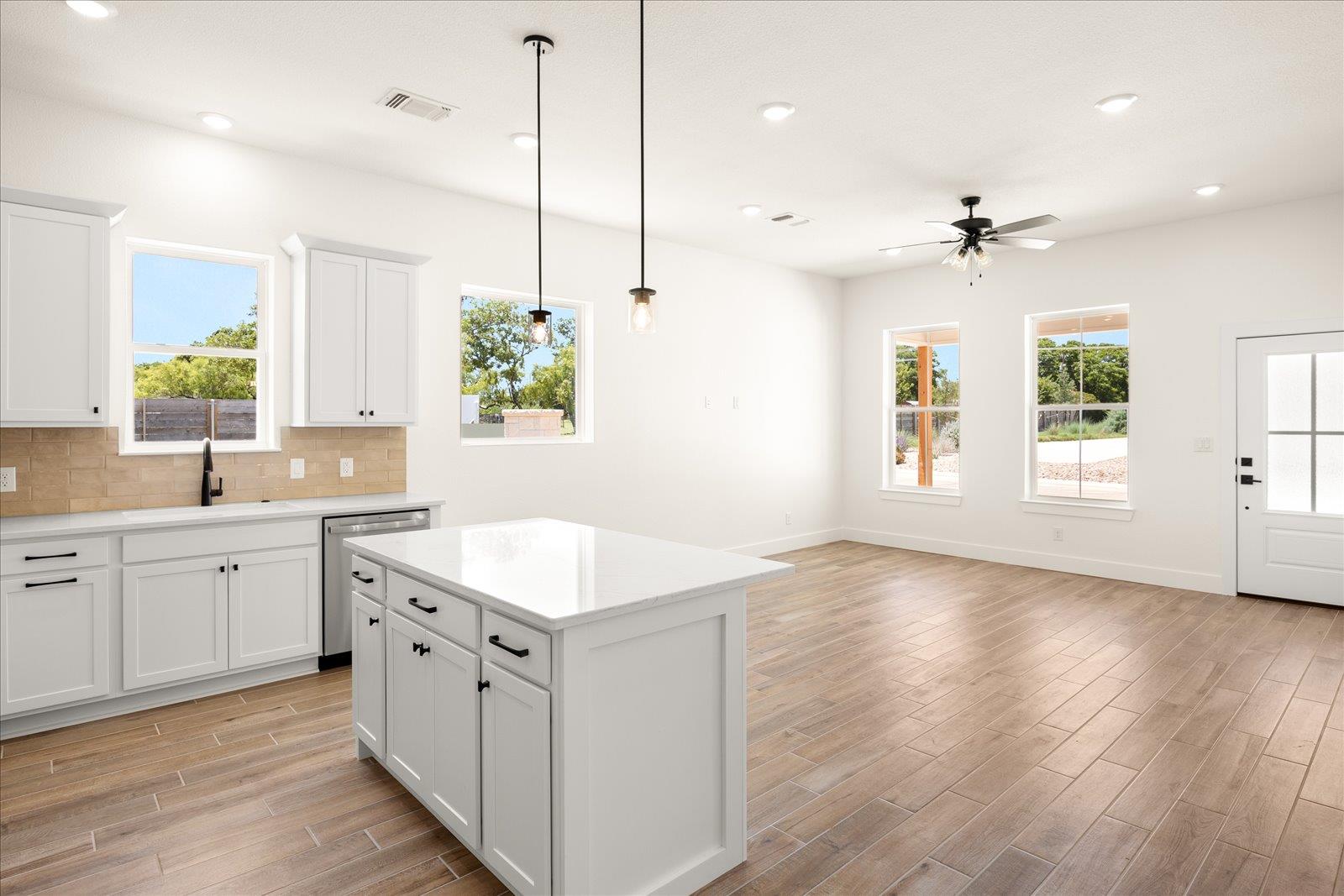 802 S Creek St #100 Property Photo 13