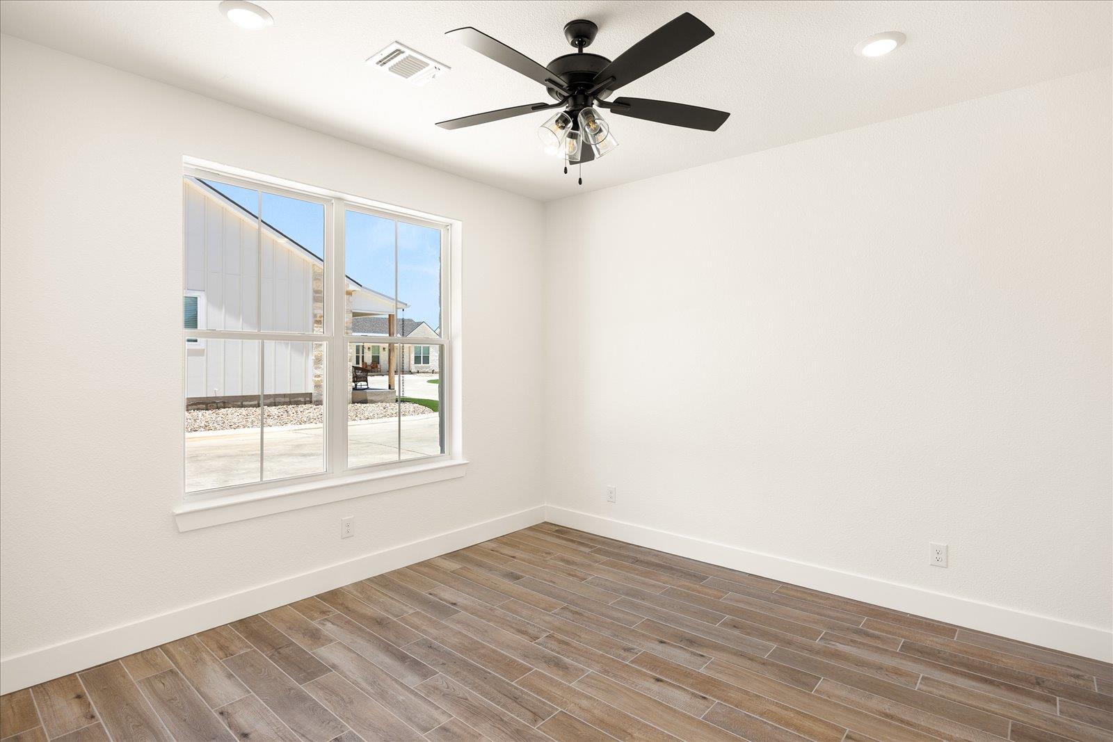 802 S Creek St #100 Property Photo 14