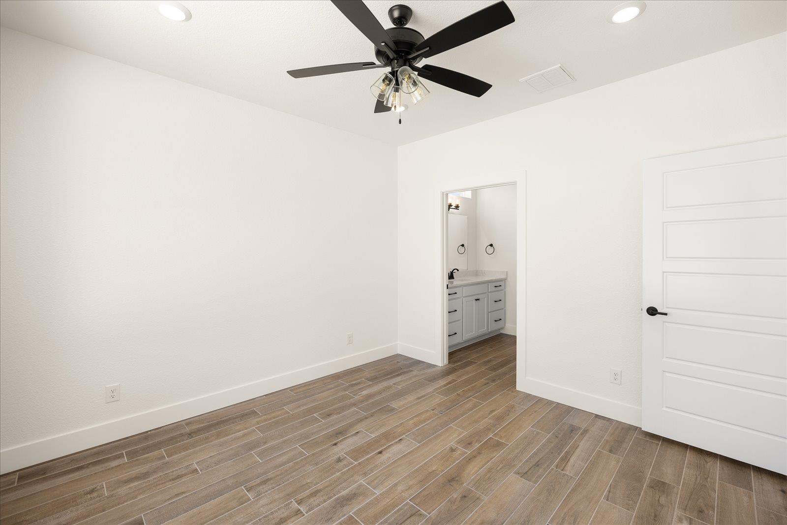 802 S Creek St #100 Property Photo 15