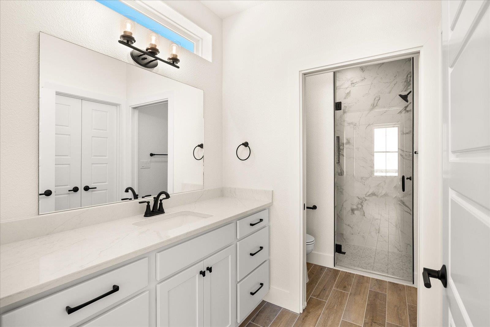 802 S Creek St #100 Property Photo 16