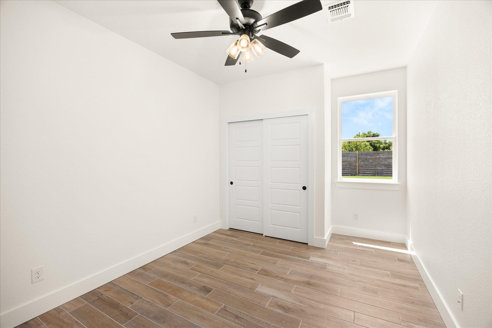802 S Creek St #100 Property Photo 17