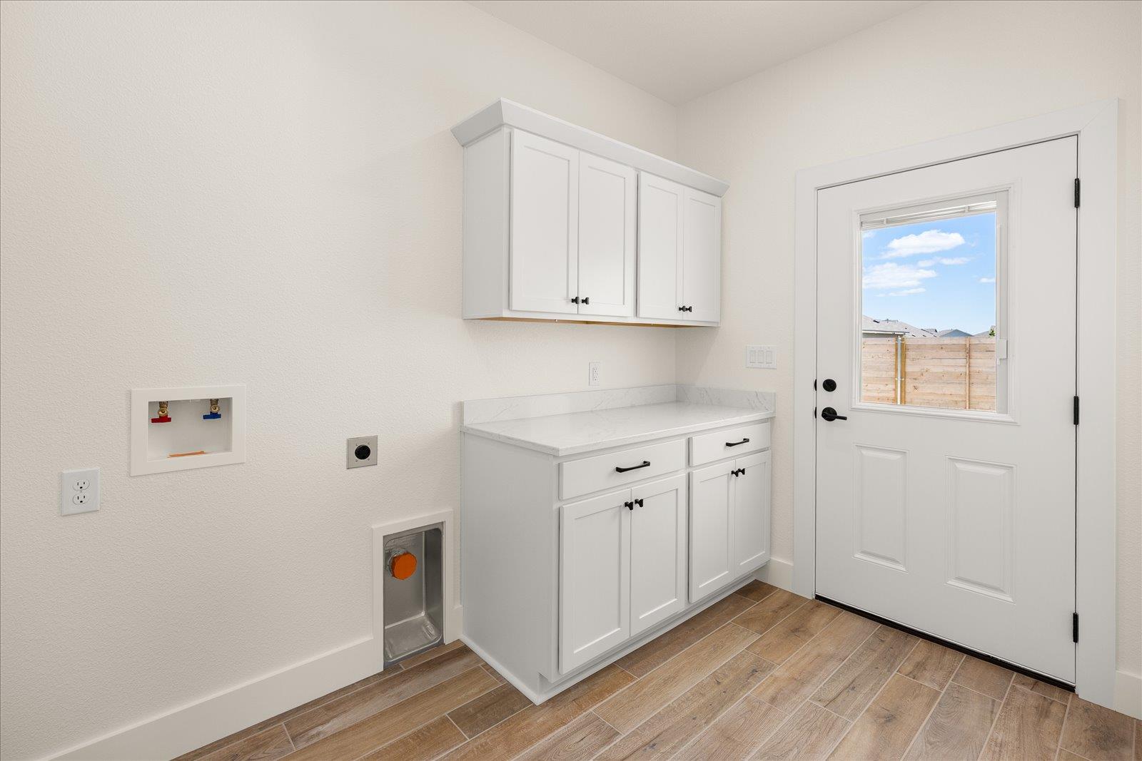 802 S Creek St #100 Property Photo 18